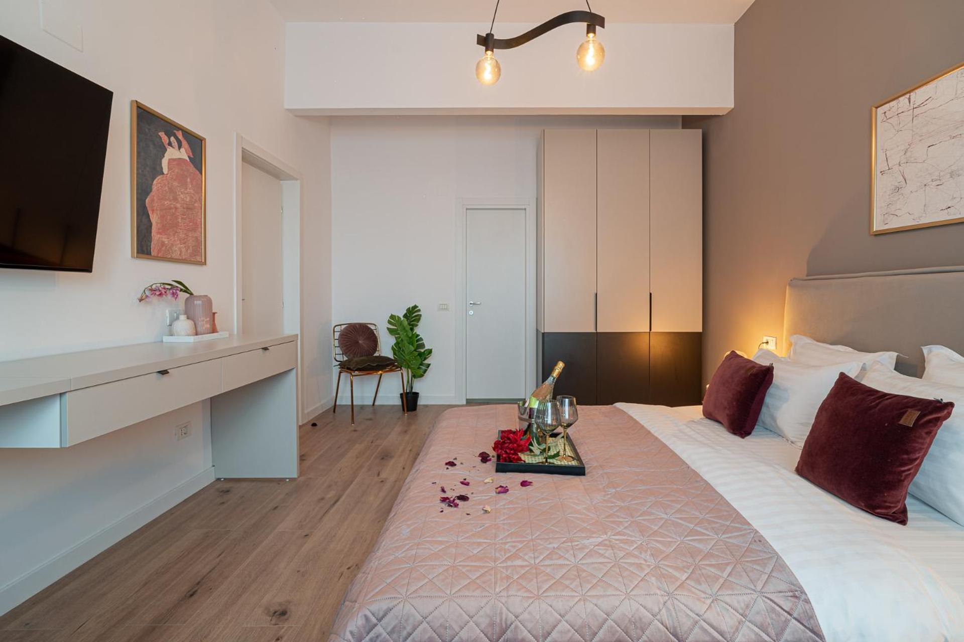 Loggia & Luxe 5Br Penthouse In Universitatii Area บูคาเรสต์ ภายนอก รูปภาพ