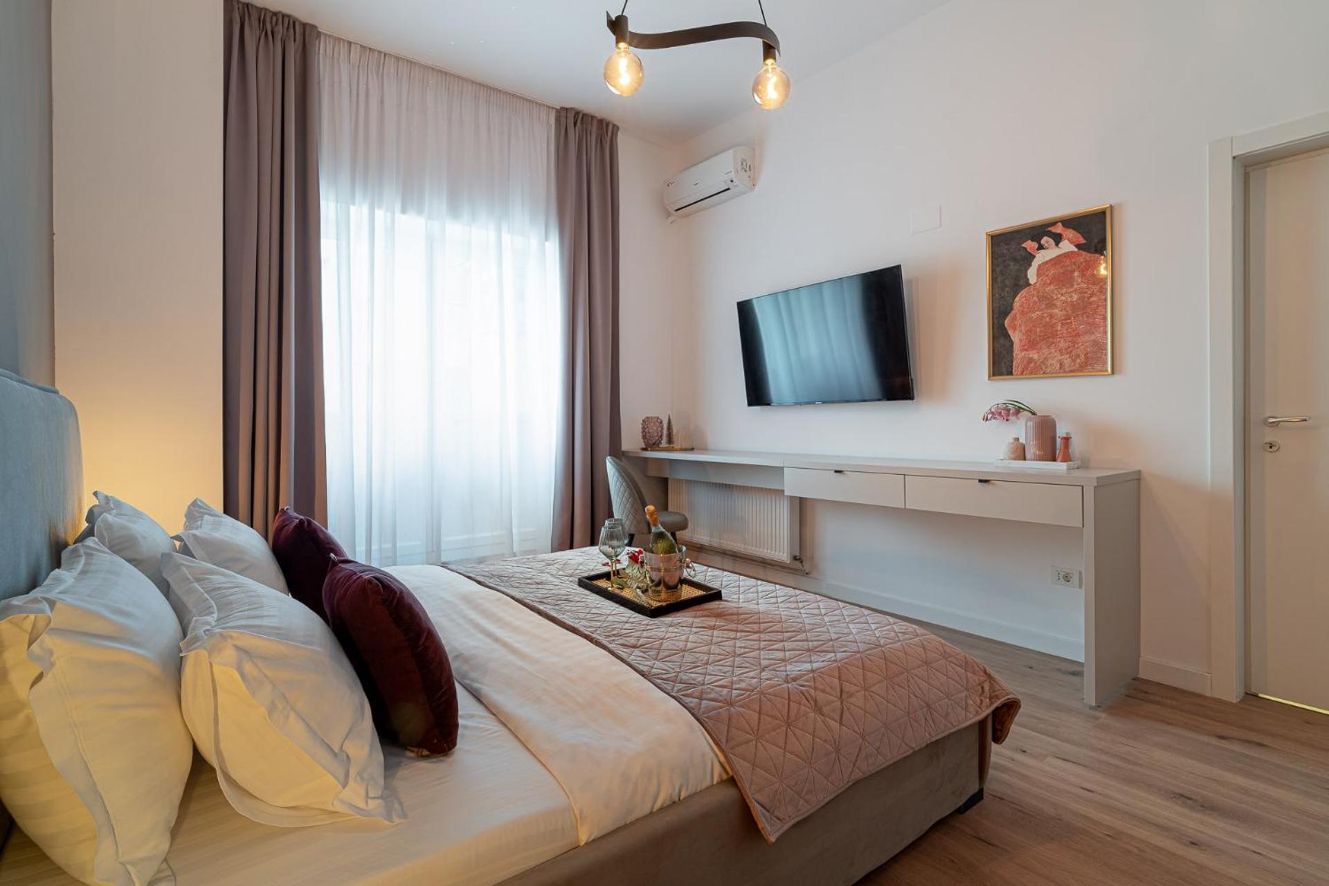 Loggia & Luxe 5Br Penthouse In Universitatii Area บูคาเรสต์ ภายนอก รูปภาพ
