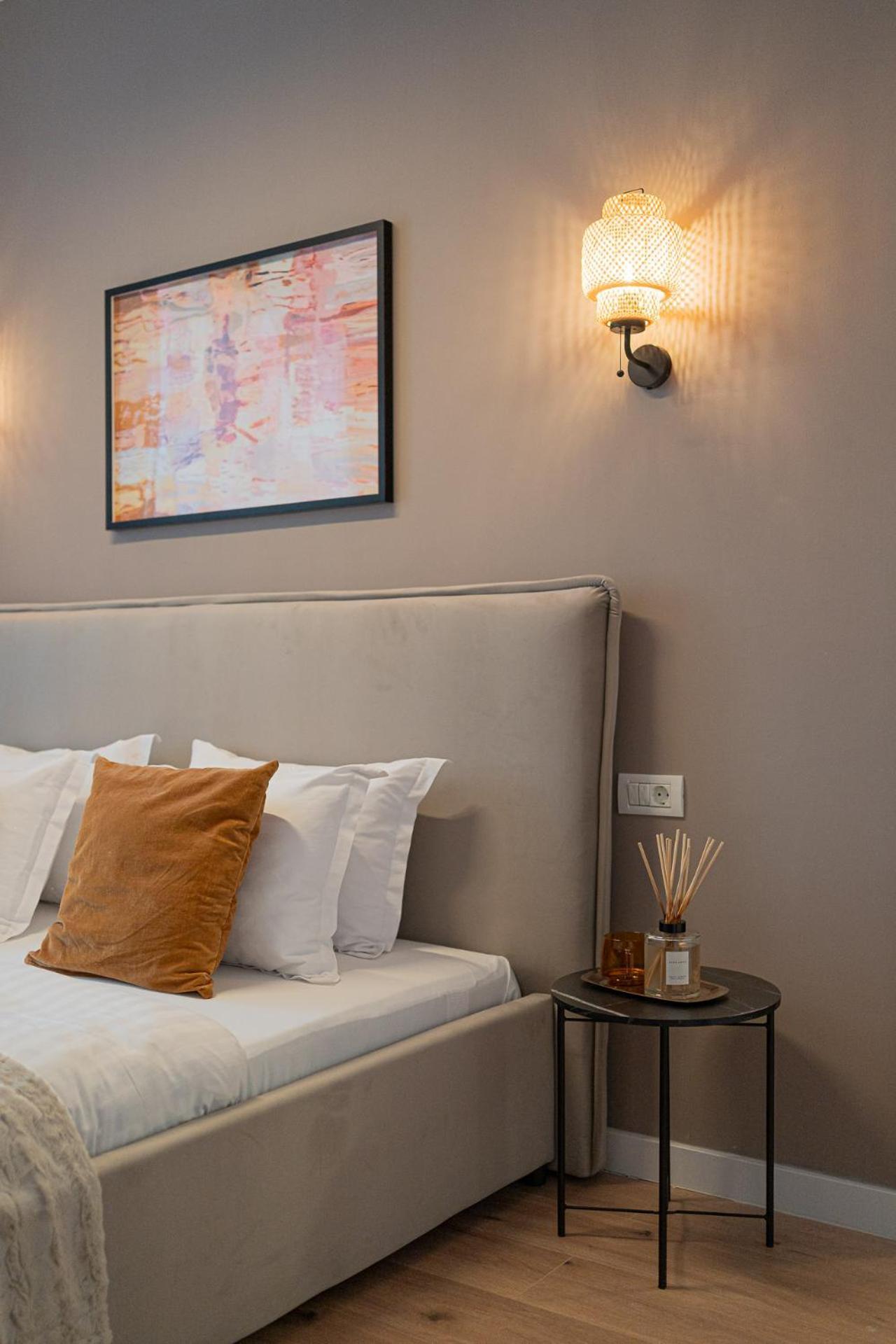 Loggia & Luxe 5Br Penthouse In Universitatii Area บูคาเรสต์ ภายนอก รูปภาพ