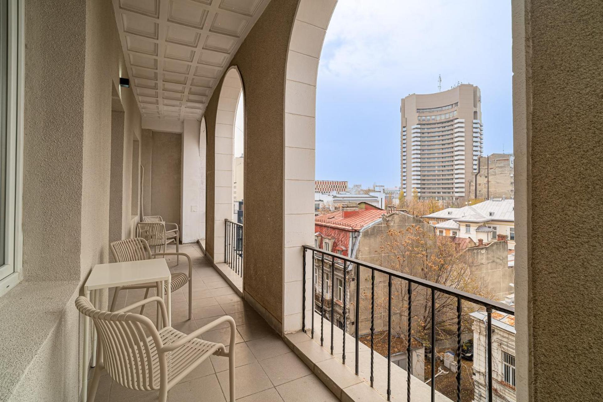 Loggia & Luxe 5Br Penthouse In Universitatii Area บูคาเรสต์ ภายนอก รูปภาพ